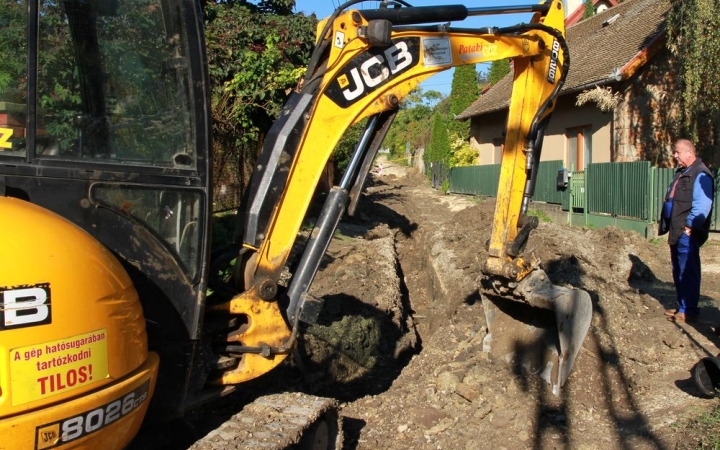 Látszik a fény a cső végén