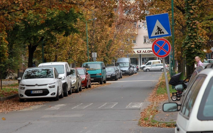 Parkolás: a lakókat bevonva keresnek megoldást