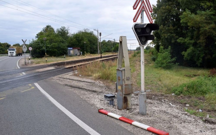 Vádemelés a vége a vasúti átjáró megrongálásának