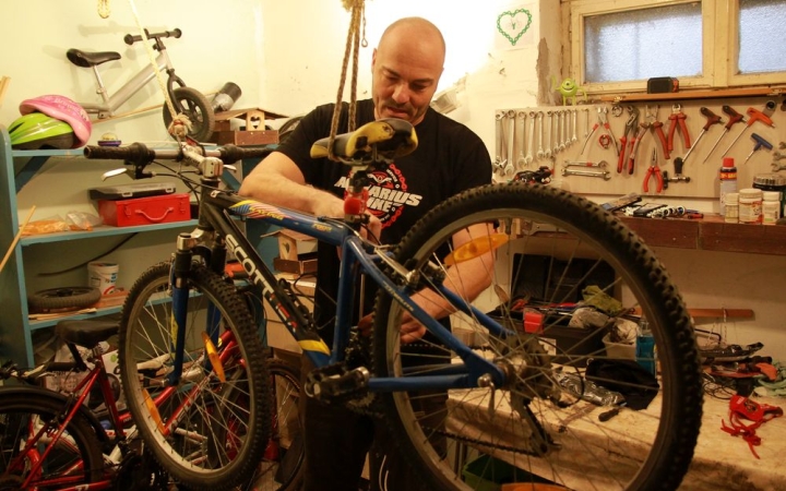 DSTV: szerel – de már ajándékoz is