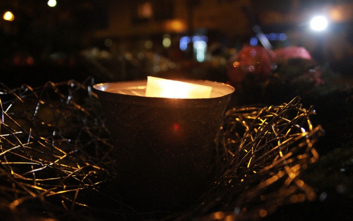 Rendhagyó advent – de már világít a hit gyertyalángja (galériával)
