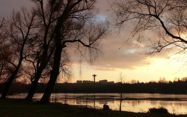 Esős nyitány, enyhe, de változékony folytatás
