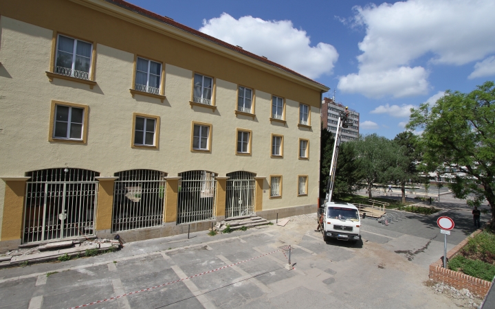 Intercisa Múzeum - Közel a felújítás vége, új színekben pompázik az épület