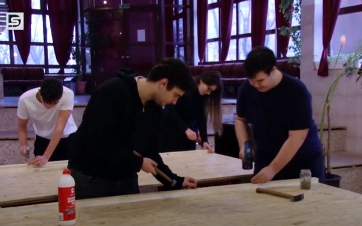 DSTV: felajánlás a Szivacs Galériának