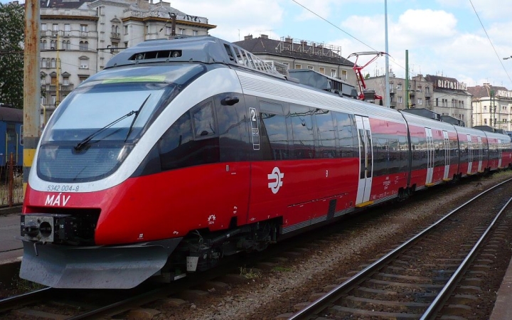 Az ünnepekhez igazodik a MÁV-Start és a Volánbusz közlekedési rendje