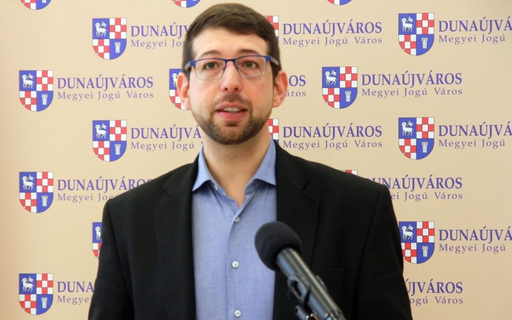 Karácsonyi ajándék, ja, nem: újabb hatszázmillió forint elvonás a kormánytól 