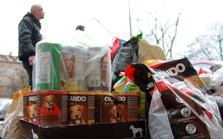 Petárdázás helyett kutyatápot!