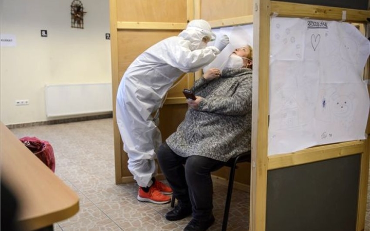 Koronavírus: folytatódik az ingyenes tesztelés