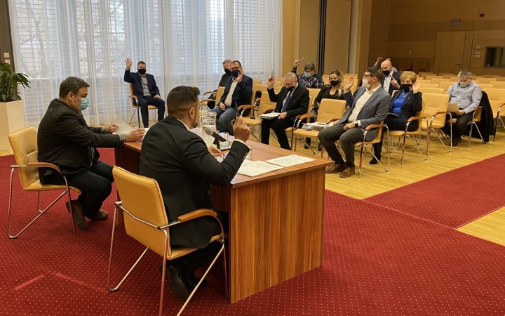 Több mint 40 napirendről tanácskoztak a képviselők