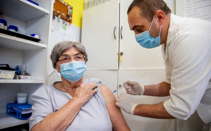 Mit kell tudni a legidősebbek oltásáról?