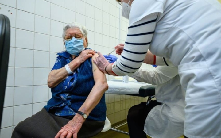 Koronavírus: folytatódott az idősek beoltása