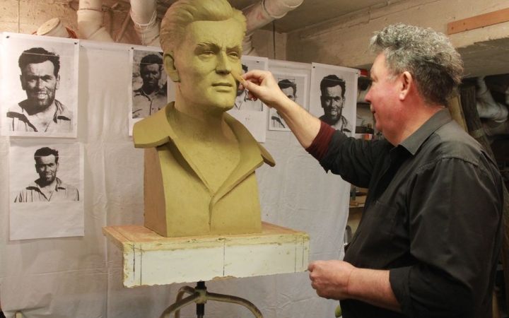 DSTV: készül a nagy vadász szobra 