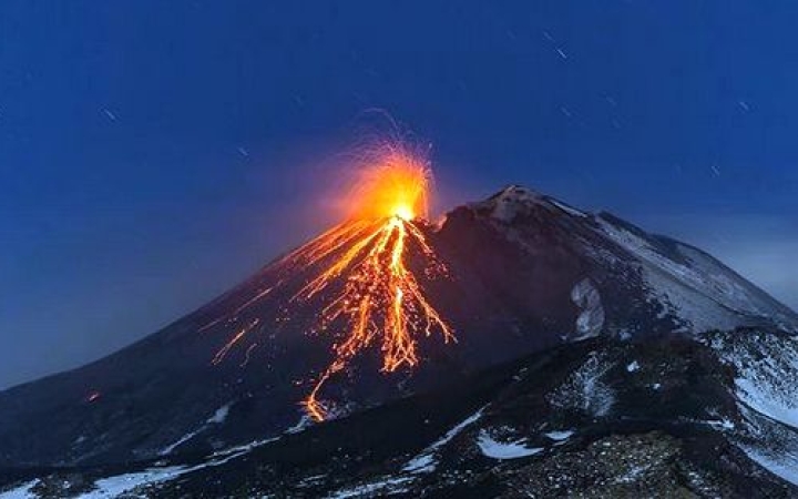 Kitört az Etna, lezárták a szicíliai Catania repülőterét