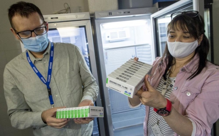 Koronavírus: a kínai vakcinával is elkezdődött az oltás