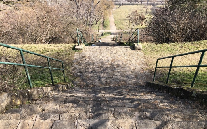 Nevezzük el a lépcsőket!