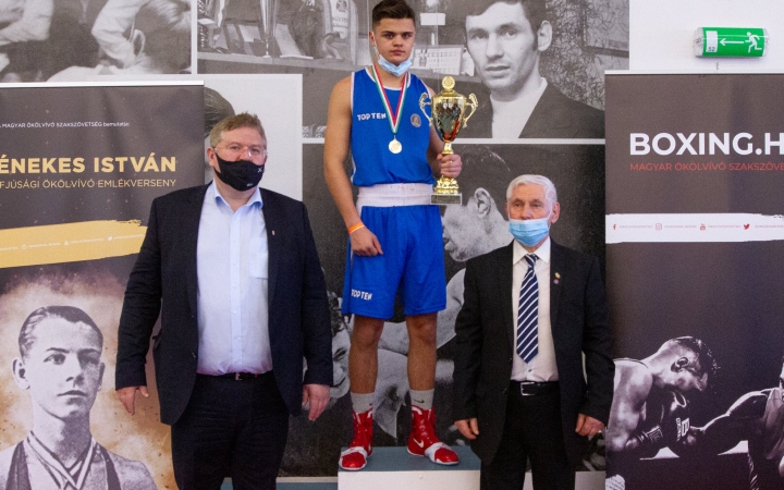 Parádés bemutatkozás az ifik között