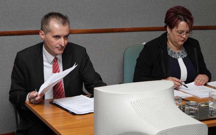 Közgyűlés - Támogatás a közbiztonságra, táboroztatásra, iskolának