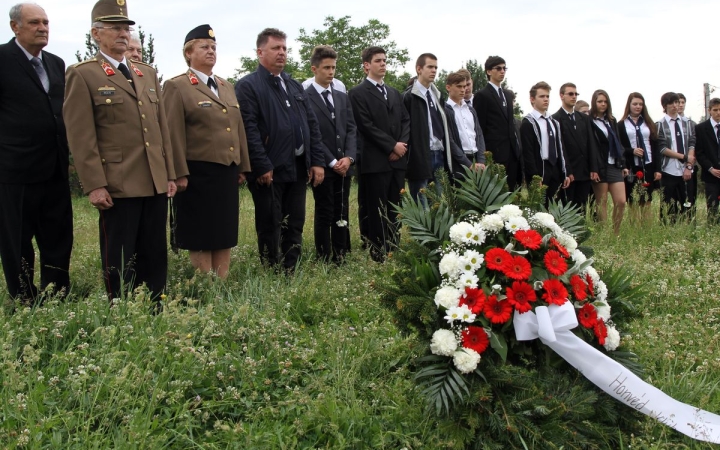 Koszorúzás a Honvédelem napján