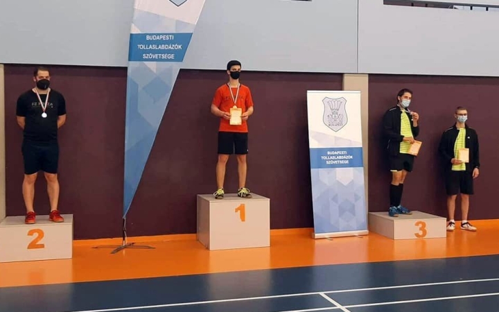 Aranyos tollaslabdázók