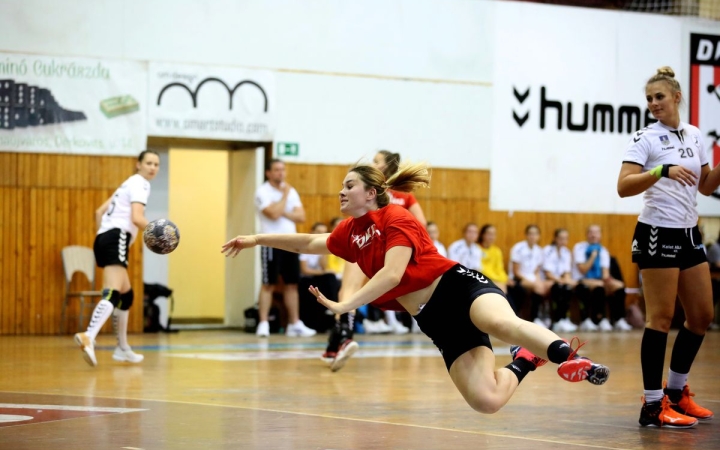 Szoros hazai vereség