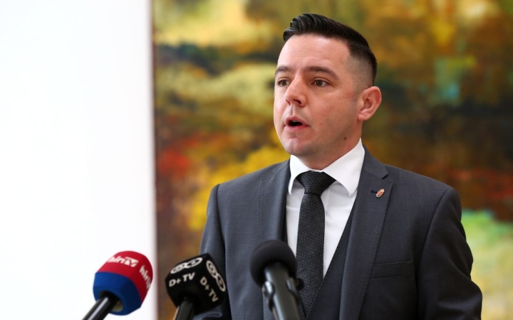 "Innen kérjük Kubatov Gábort, kösse meg a kutyáit"