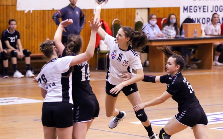 Élre álltak a fiatalok