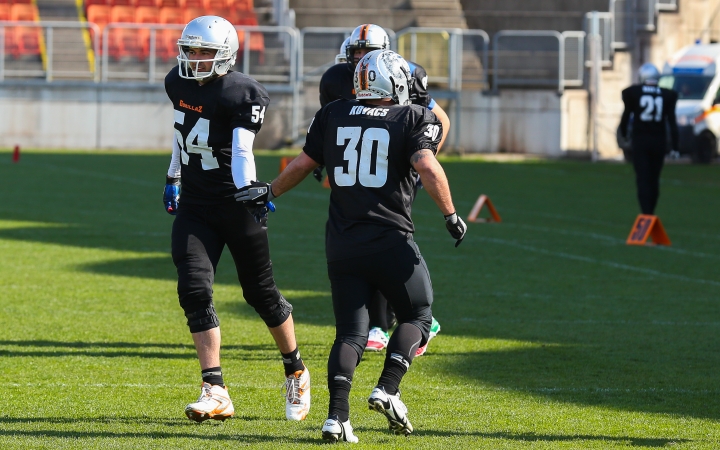 Fontos meccs előtt a Gorillaz - Erős védelemmel várják a Titánokat