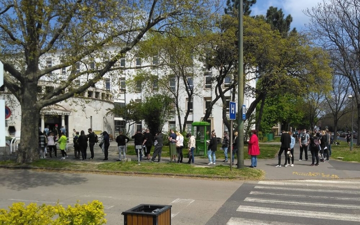  Tömeg, de pont egy oltópontnál?