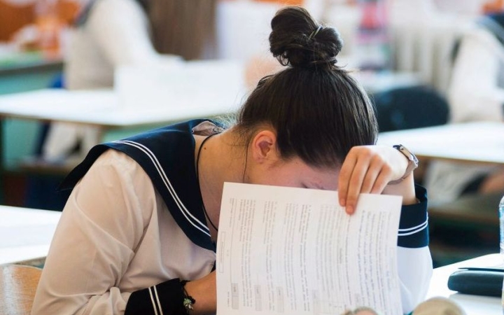 Megkezdődnek az érettségik – nagy kalappal mindenkinek! (online)