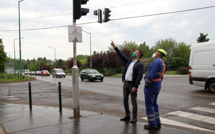 Biztonságosabbá válik a "vészes" jelzőlámpás csomópont 