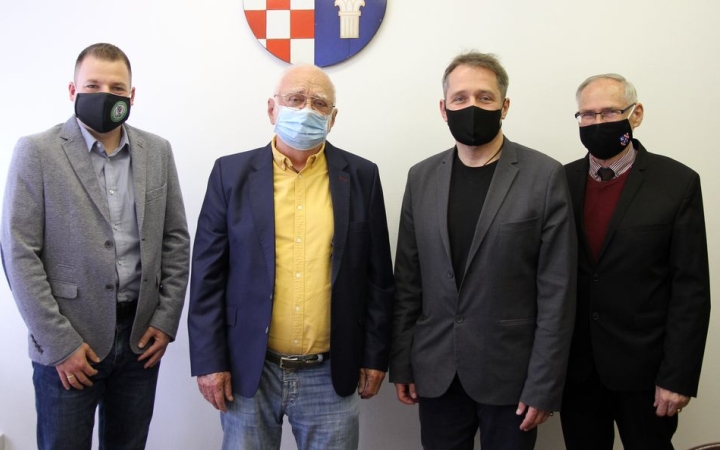 Elkészült "A 70 éves Dunaújváros kis enciklopédiája"