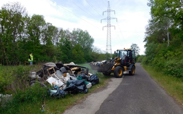 Illegális szeméthegytől szabadították meg a várost 