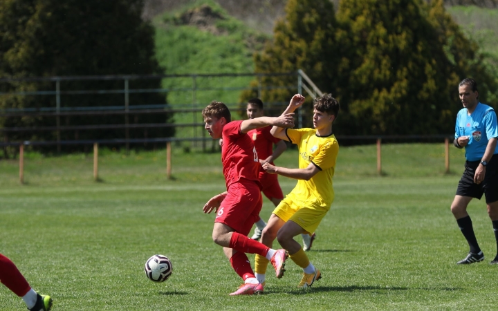 Hajrávereség az éllovastól