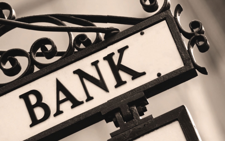 Ingyenes segítségnyújtás banki károsultaknak, eladósodott családoknak