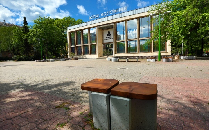 DSTV: a mozi is megnyitott