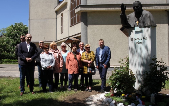 Szent II. János Pál pápa születésének 101. évfordulójára emlékeztek