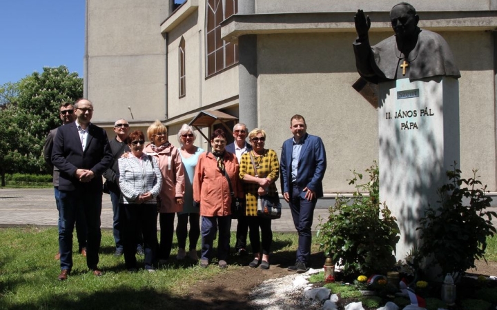 Szent II. János Pál pápa születésének 101. évfordulójára emlékeztek