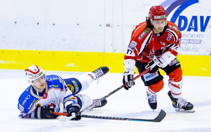 Jégkorong: újabb saját nevelésú játékos hosszabbított
