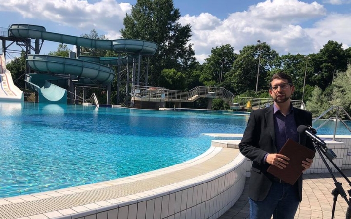 70 év, 70 százalék – születésnapi kedvezménnyel nyit az élményfürdő