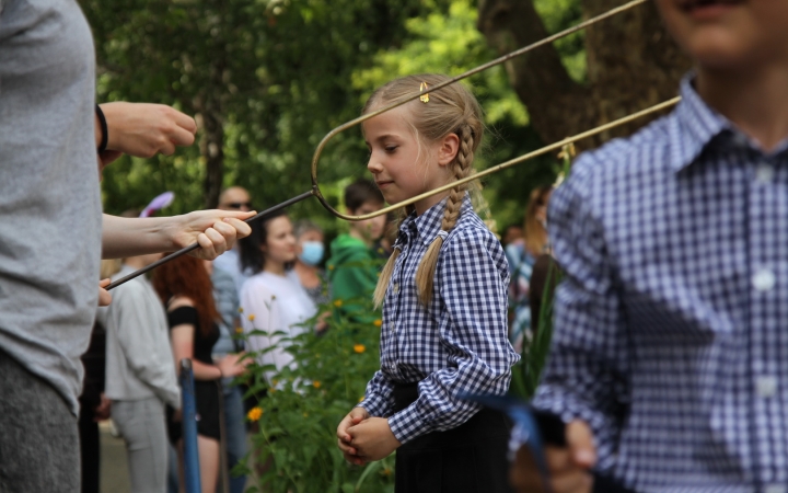 Megkésve bár, de kötelező kör – elsősavatás a Móriczban (galériával)