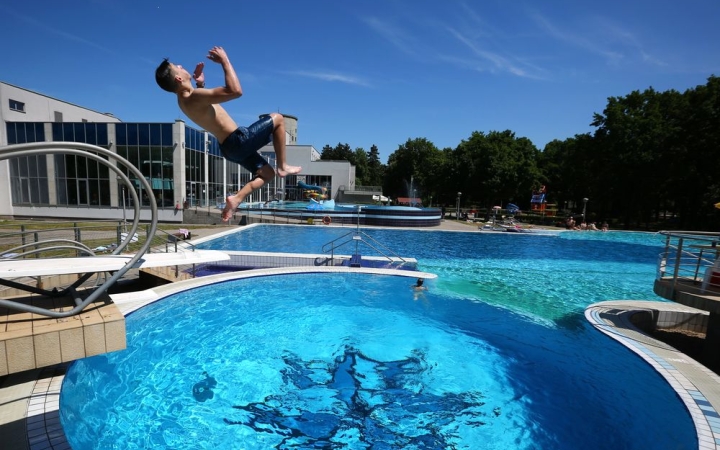 Ha nyár, hát csobbanás, ha csobbanás, hát élményfürdő (galériával)