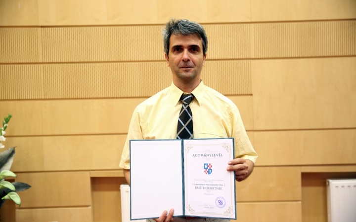 Több évtizede a köz szolgálatáért