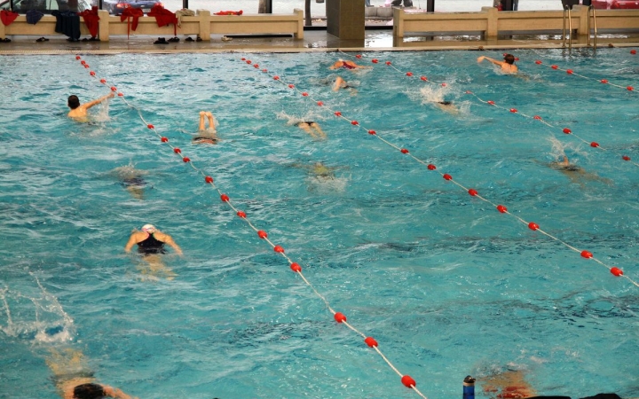 DSTV: nyári úszótábor!