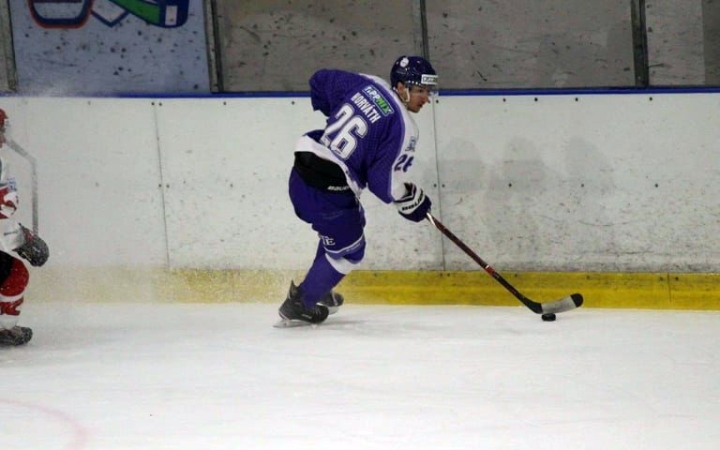 Fiatal center csatlakozik az Acélbikákhoz