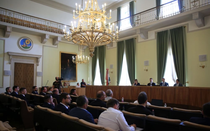 Különleges övezet – két közgyűlés előtt 