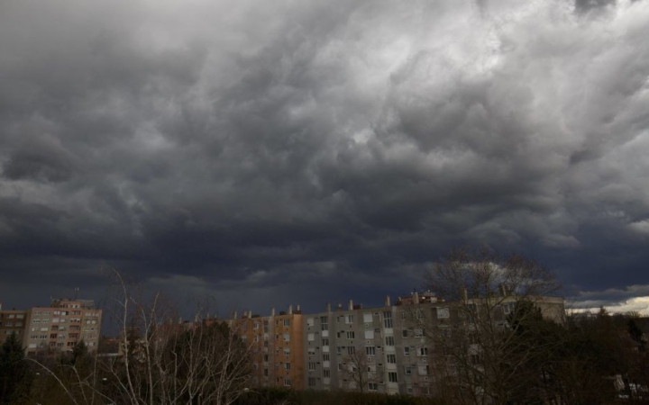 Másodfokú riasztás a heves zivatarok veszélye miatt