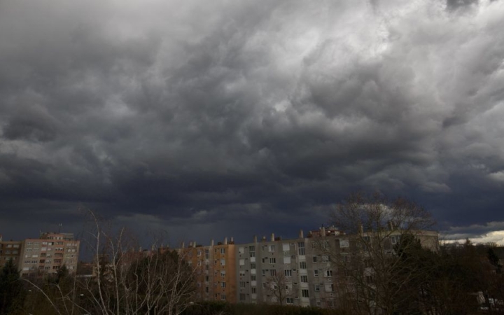 Másodfokú riasztás a heves zivatarok veszélye miatt