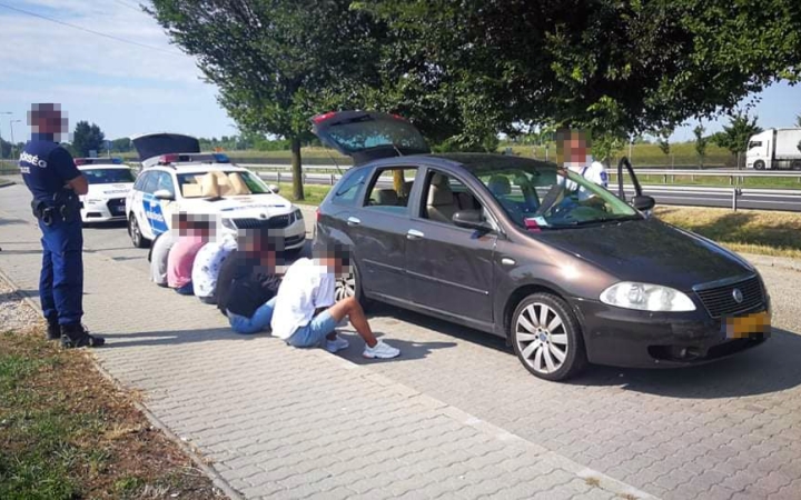 Embercsempészt fogtak a rendőrök
