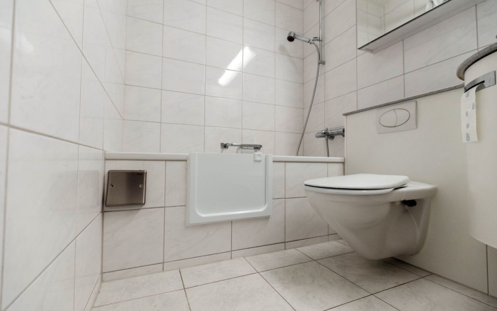 Mikor jön jól egy fürdőkádajtó?