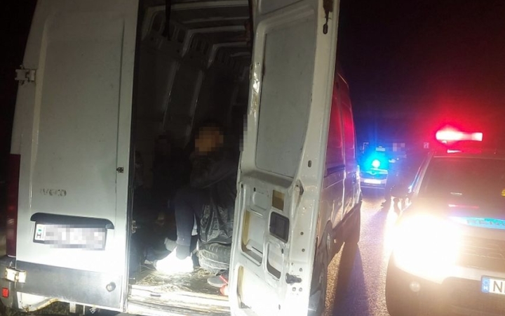 17 külföldit szállított – a város határában bukott a csempész